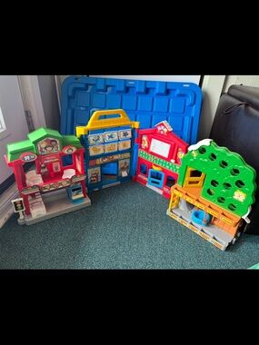 Fisher-Price Little People Learn About Town Set